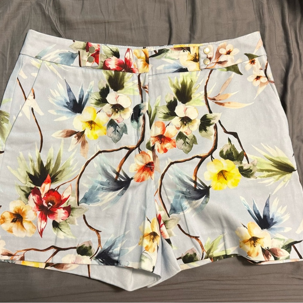 Zara Basic Women's Light Blue
Tropical Floral Shorts LARGE